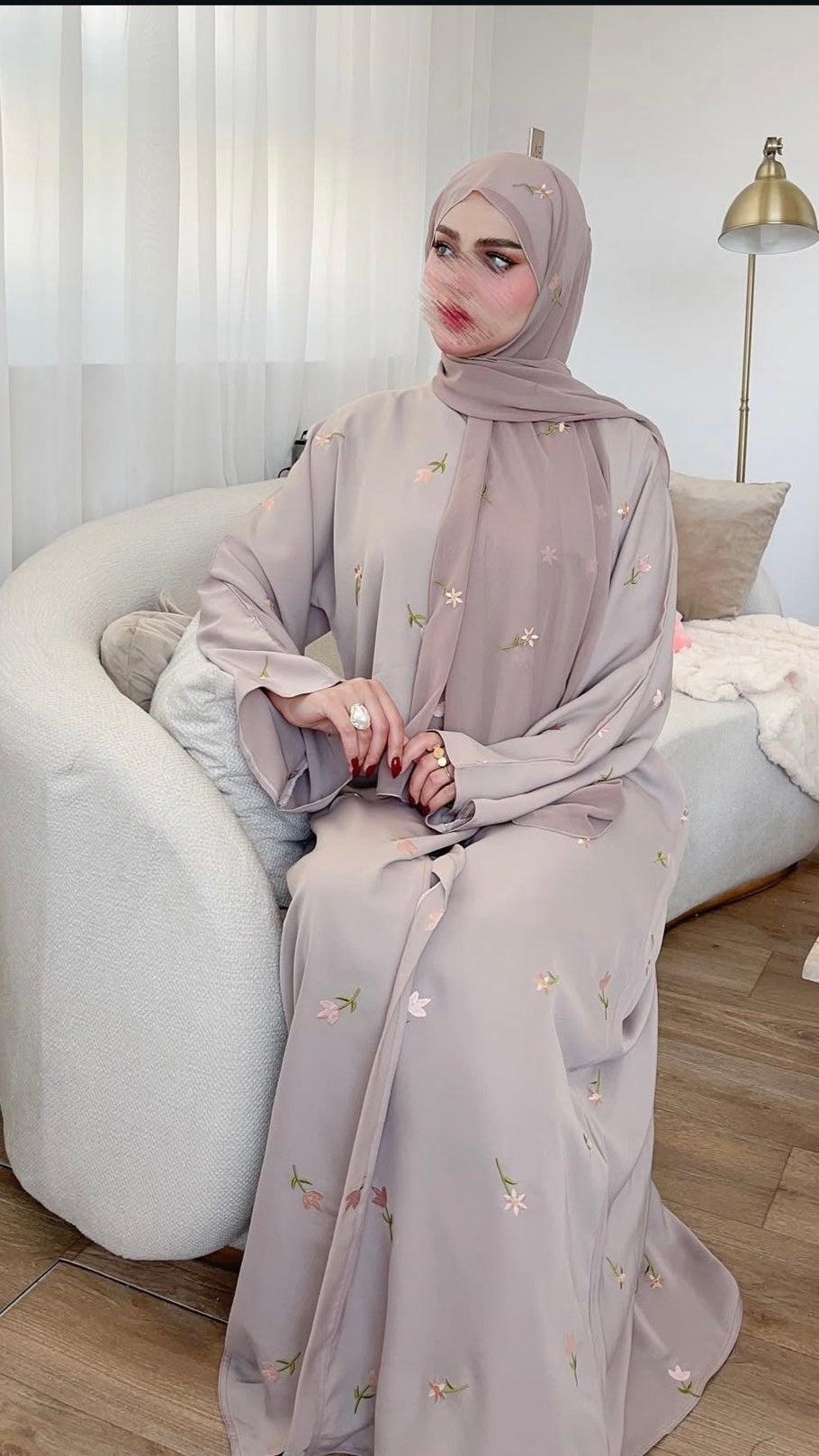 08 عباية ورد لون بيجي