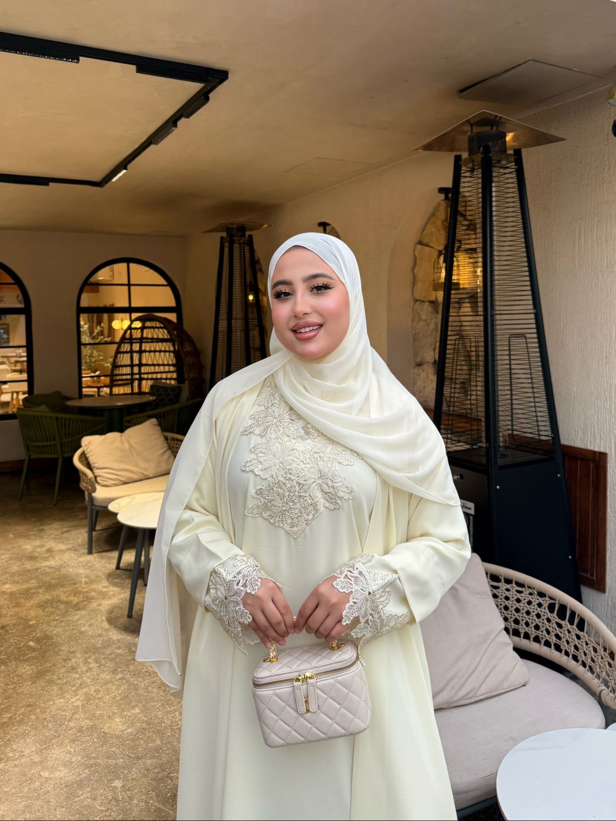 126-عبايه يلو