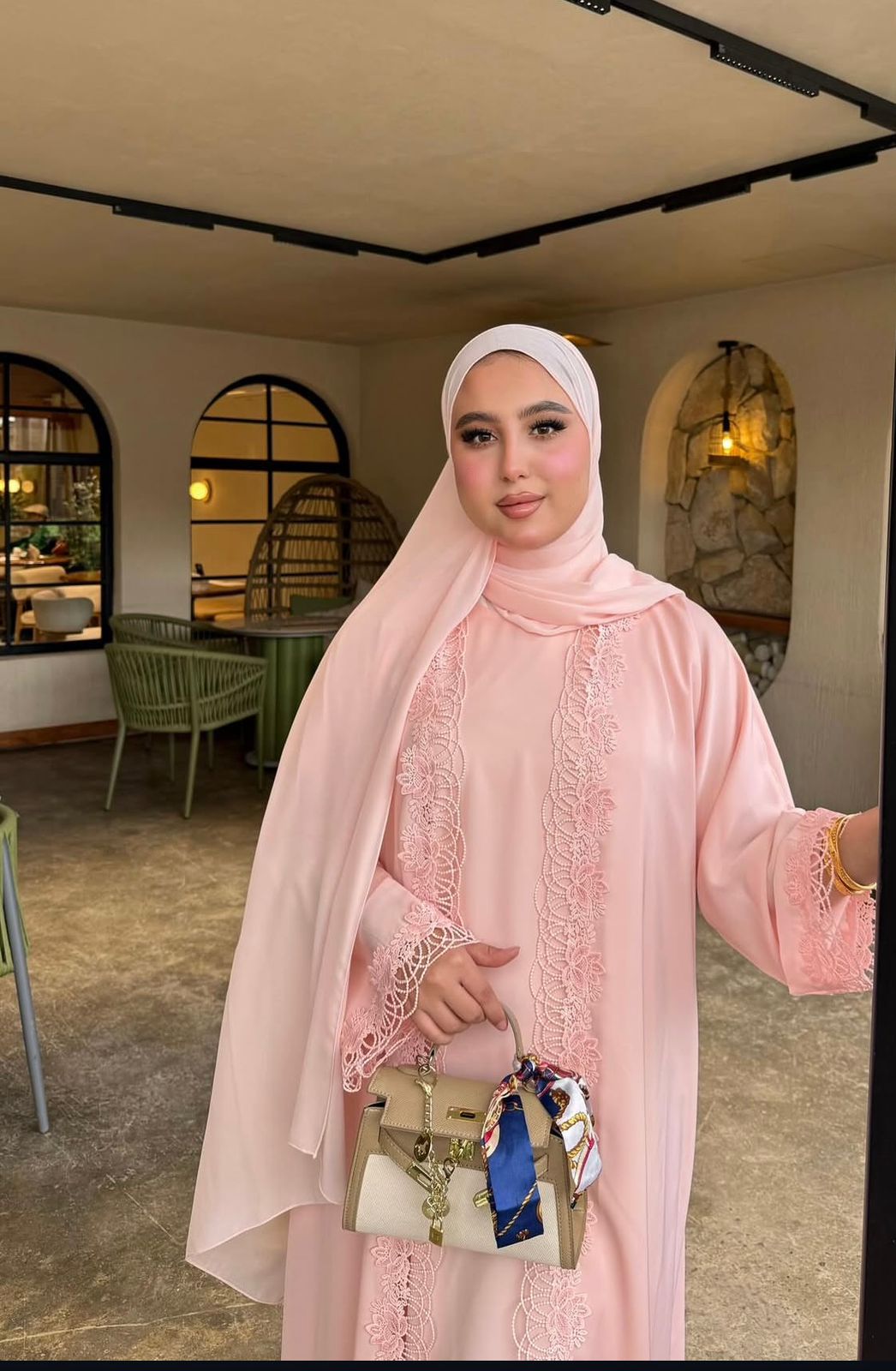 117-عبايه باربي وردي