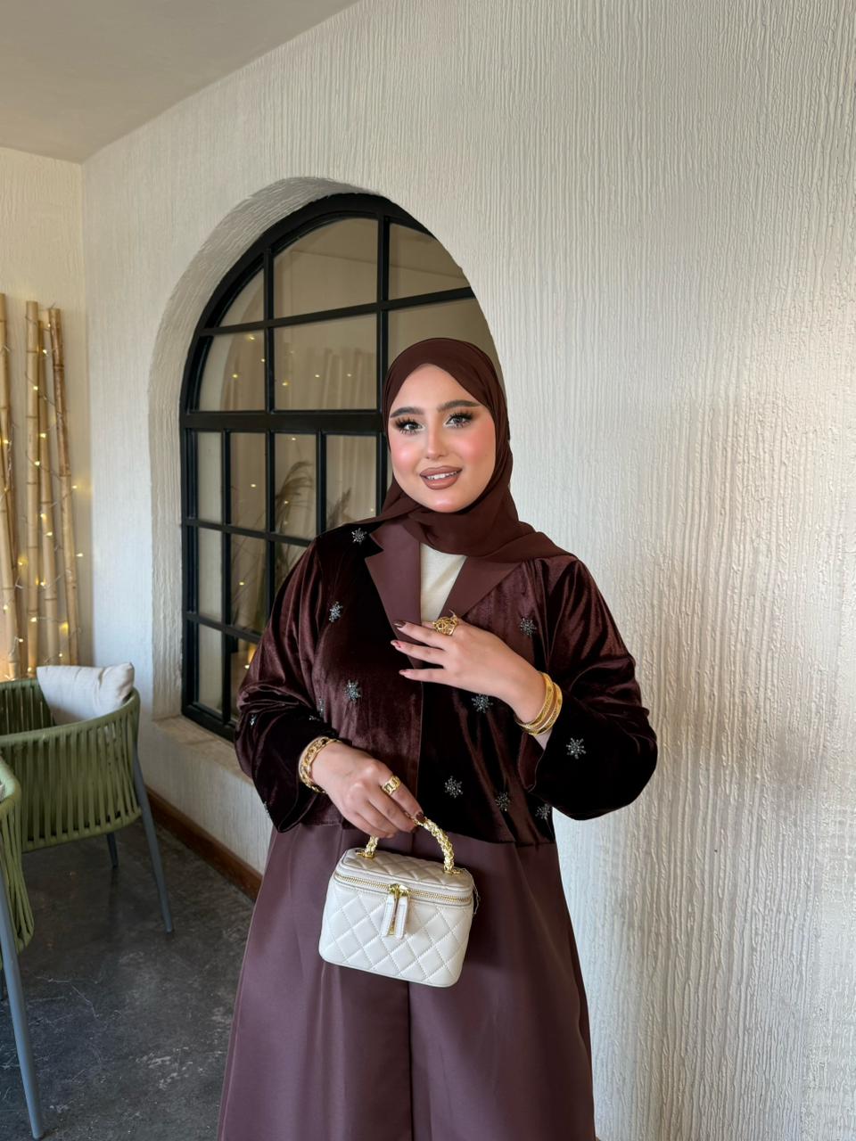 90 Brown Velvet عبايه
